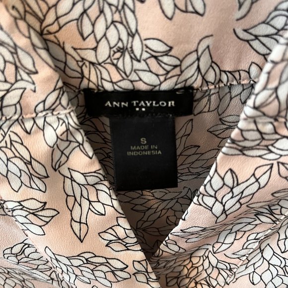 Small Ann Taylor V-Neck Tunic - Picture 3 of 3